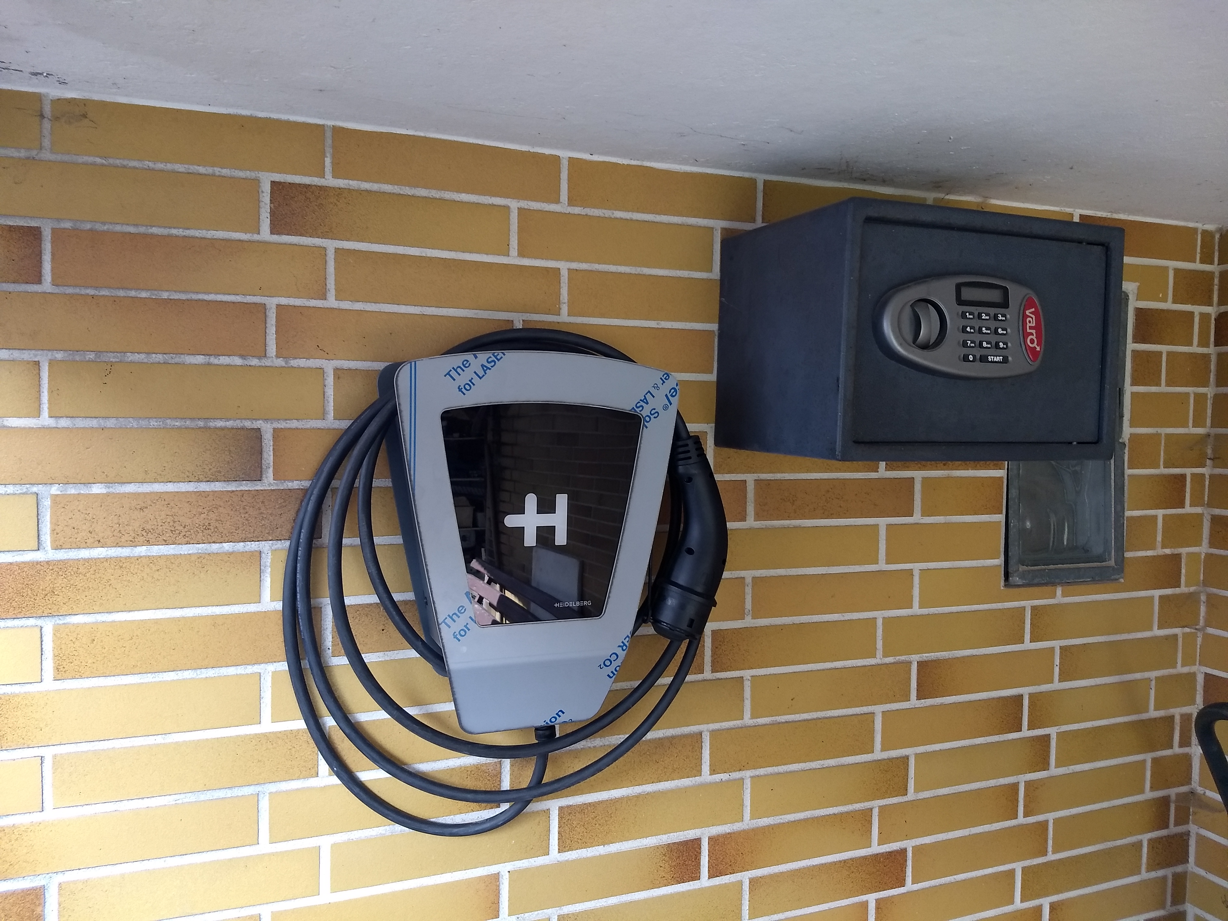 Wallbox von Heidelberg mit 11 KW am Haus