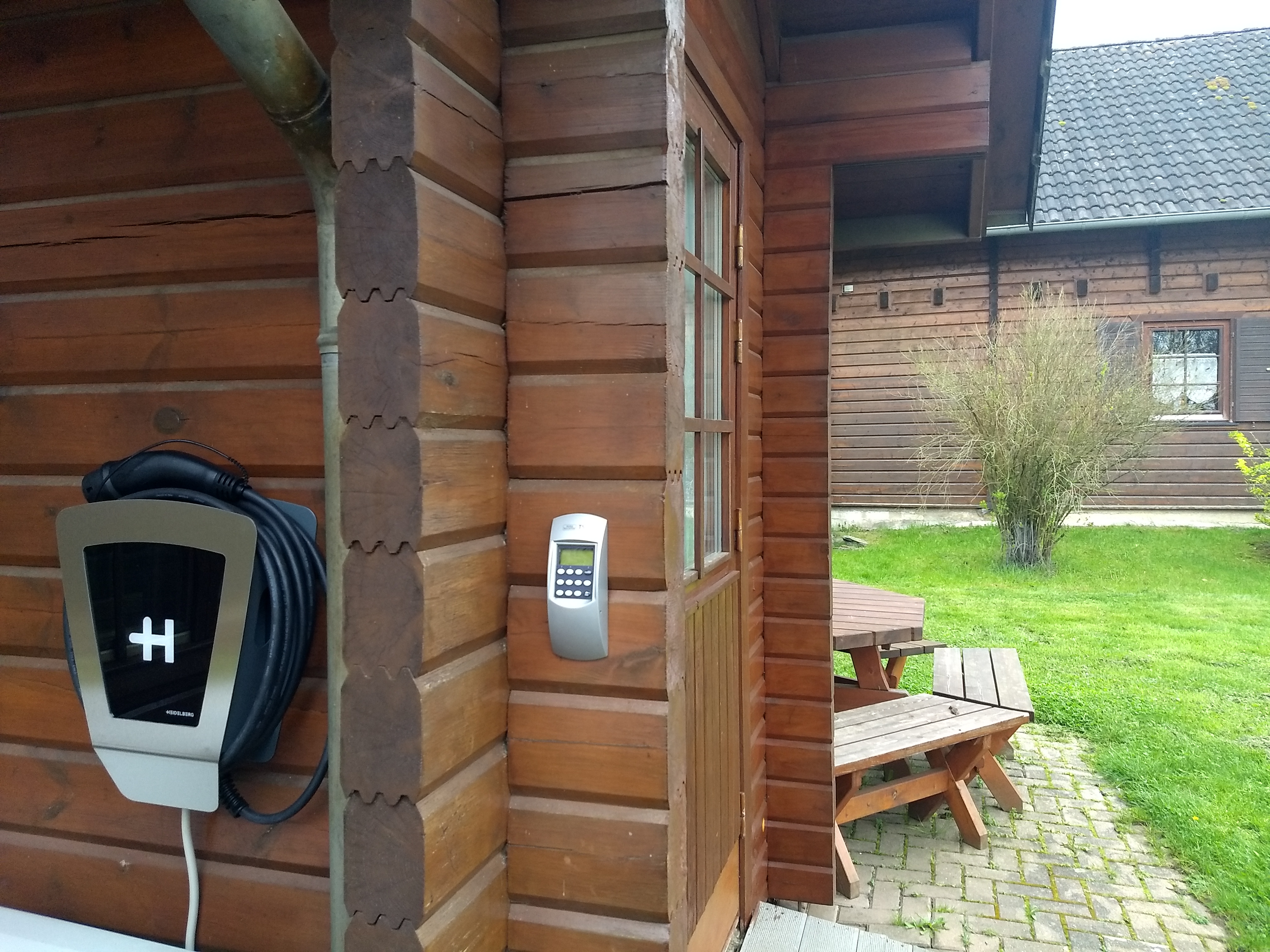 Wallbox von Heidelberg mit 11 KW am Haus